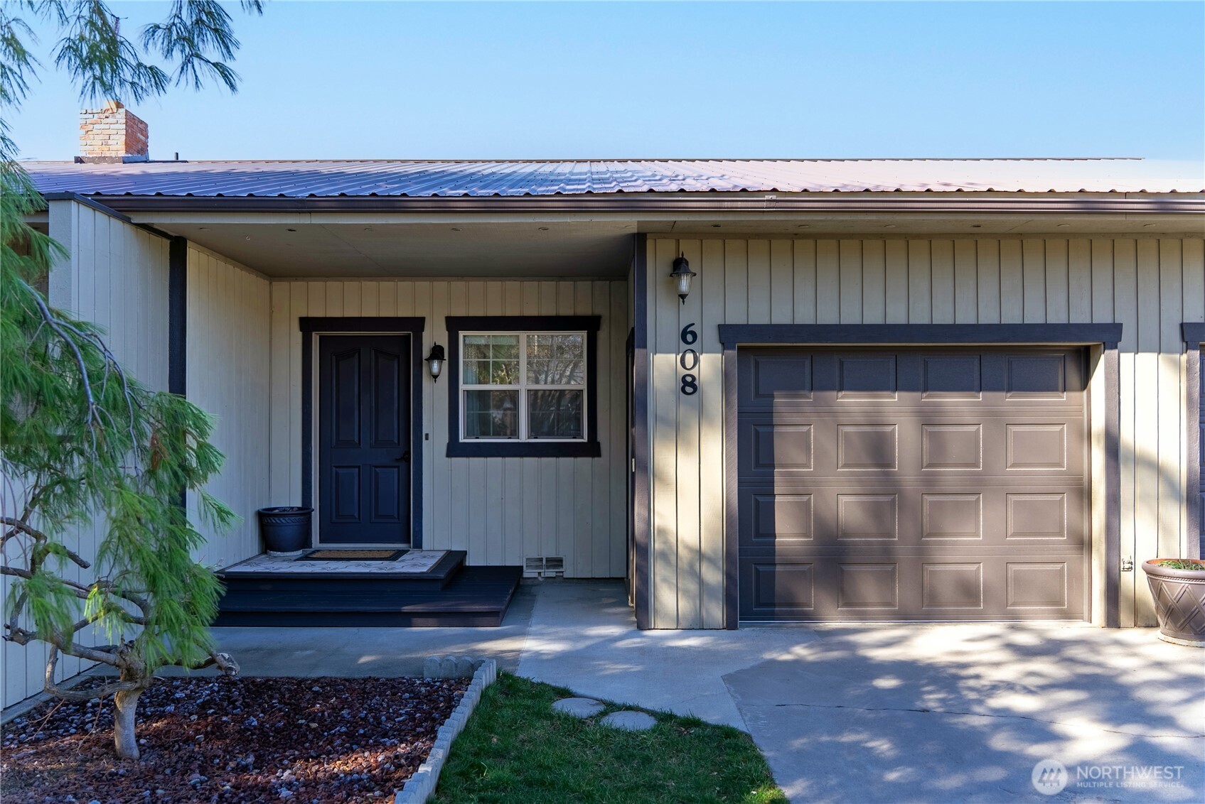 608 Golden Street , Oroville, WA 98844