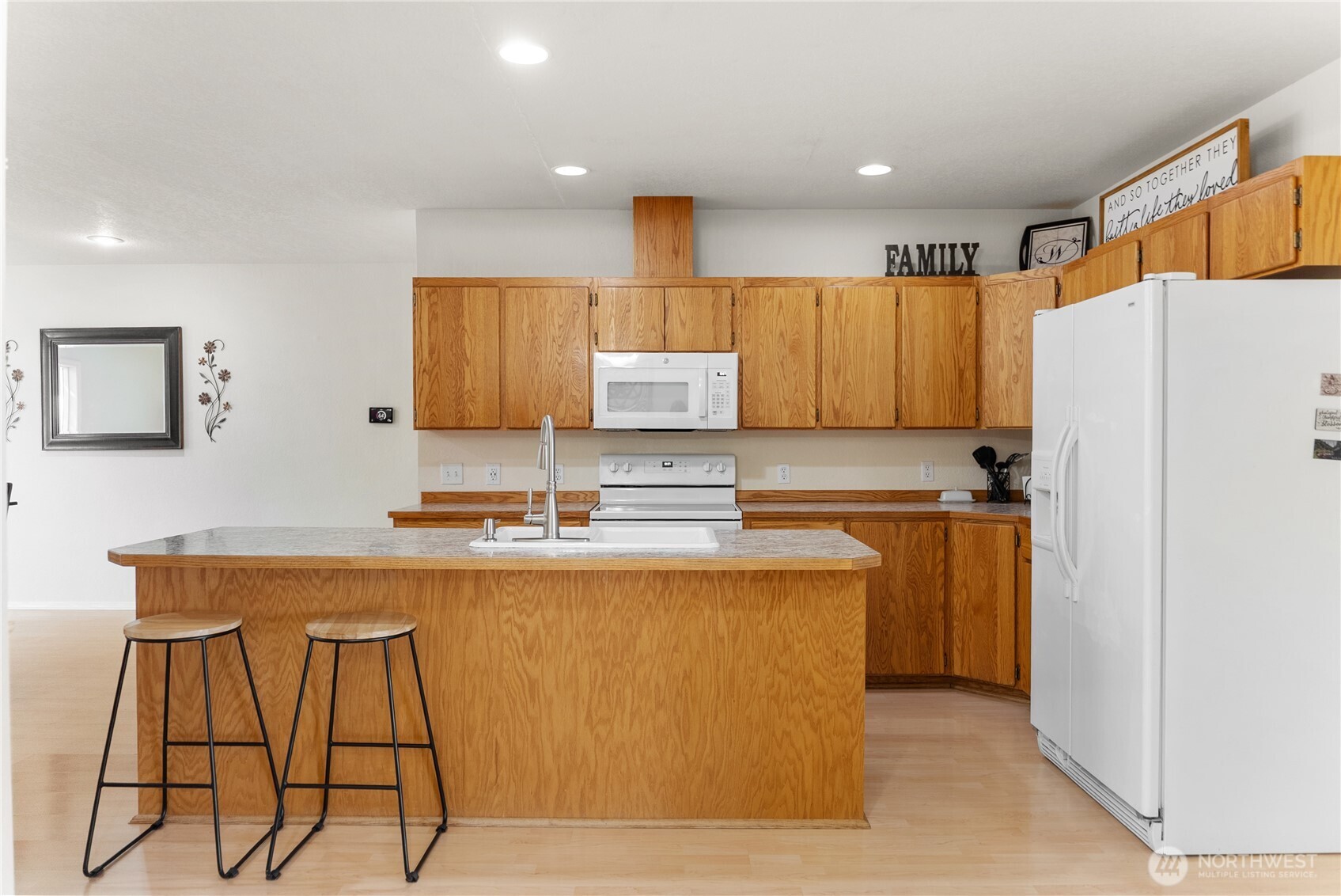 608 Golden Street , Oroville, WA 98844