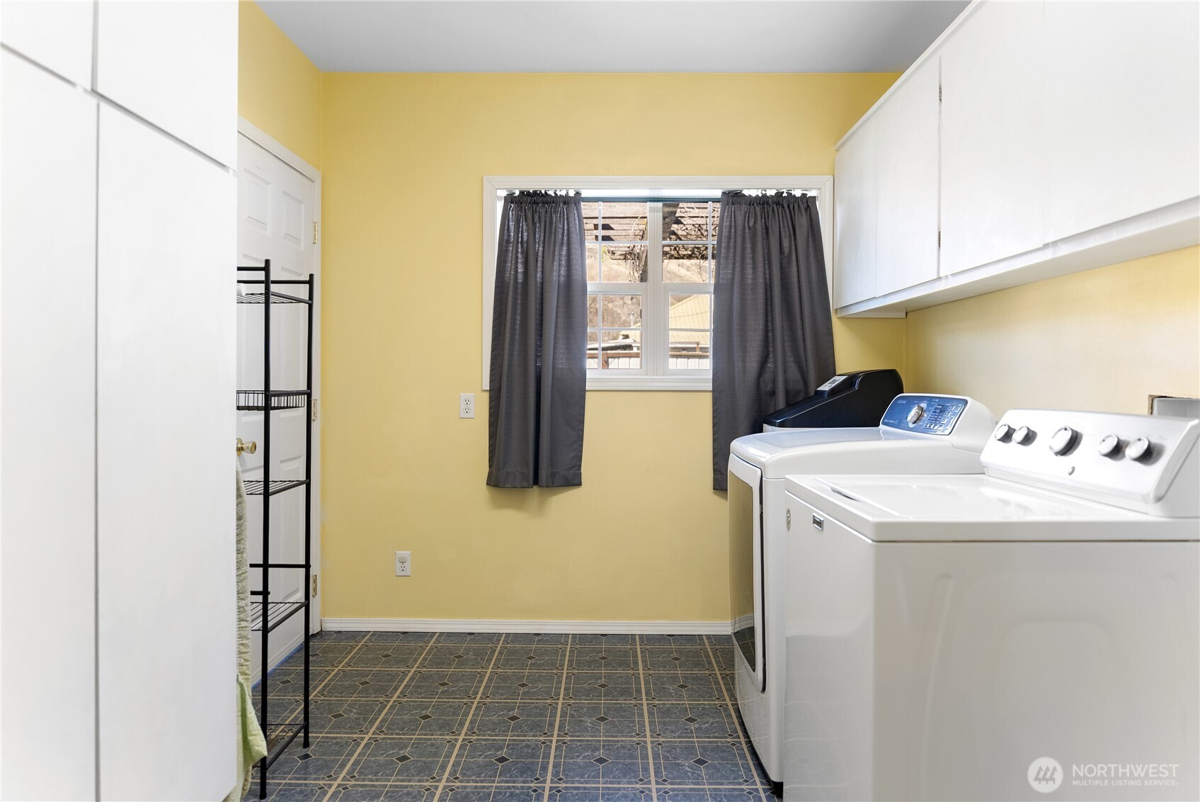 608 Golden Street , Oroville, WA 98844