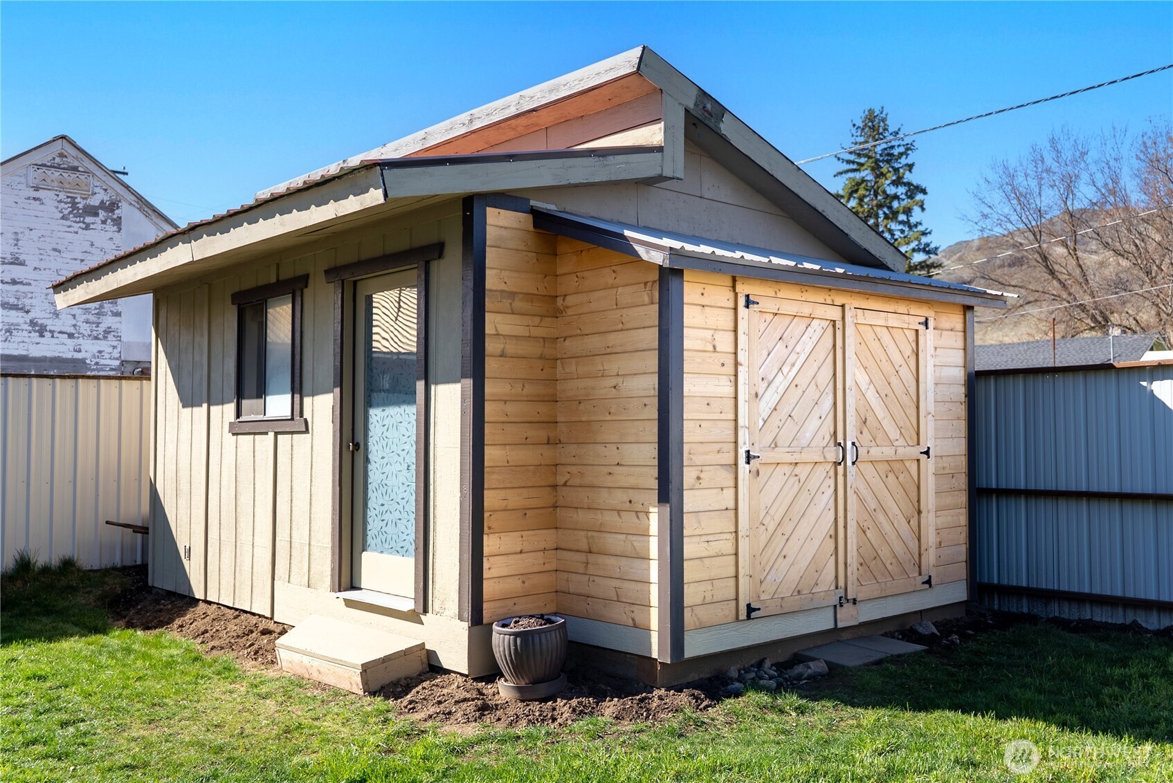 608 Golden Street , Oroville, WA 98844