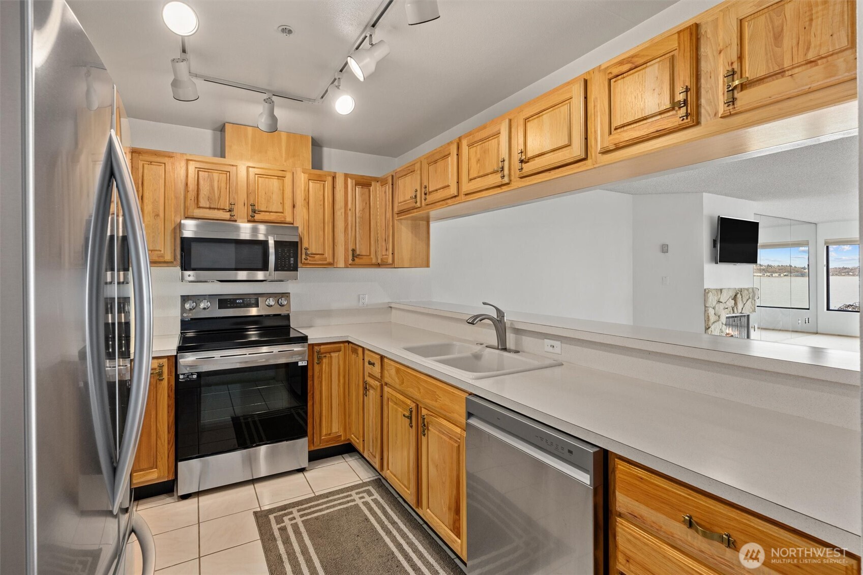 1140 Alki Avenue SW #204, Seattle, WA 98116-1863