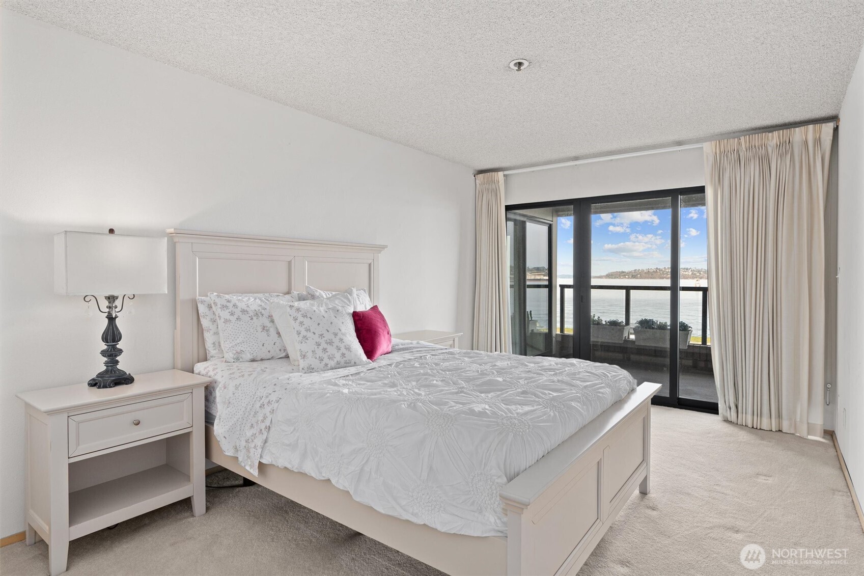 1140 Alki Avenue SW #204, Seattle, WA 98116-1863