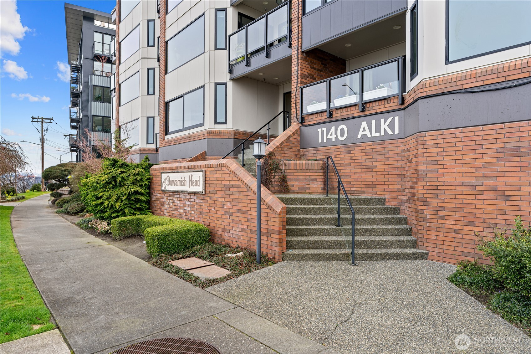 1140 Alki Avenue SW #204, Seattle, WA 98116-1863