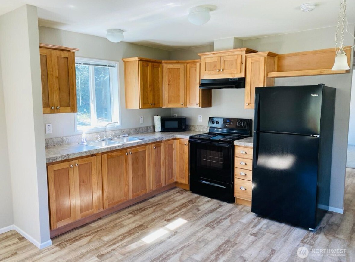 1870 NW Vaa Road , Poulsbo, WA 98370