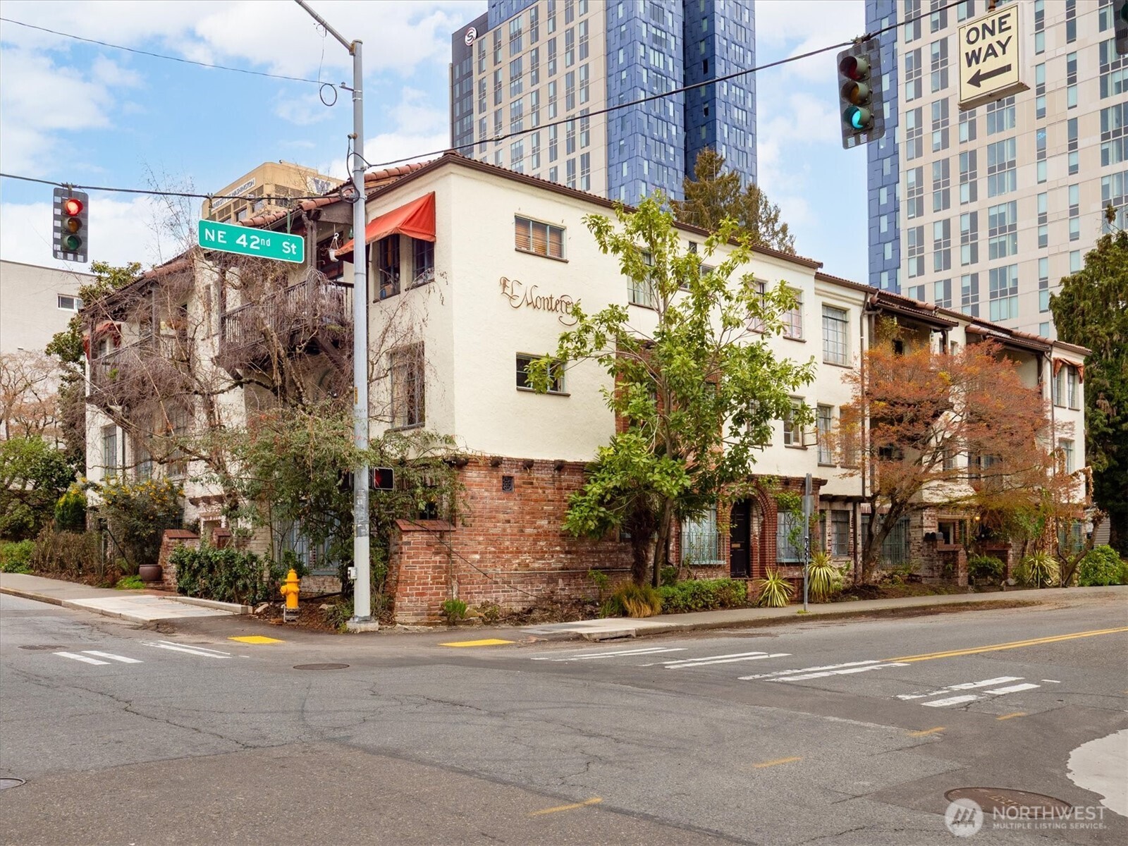 1106 NE 42nd #19, Seattle, WA 98105