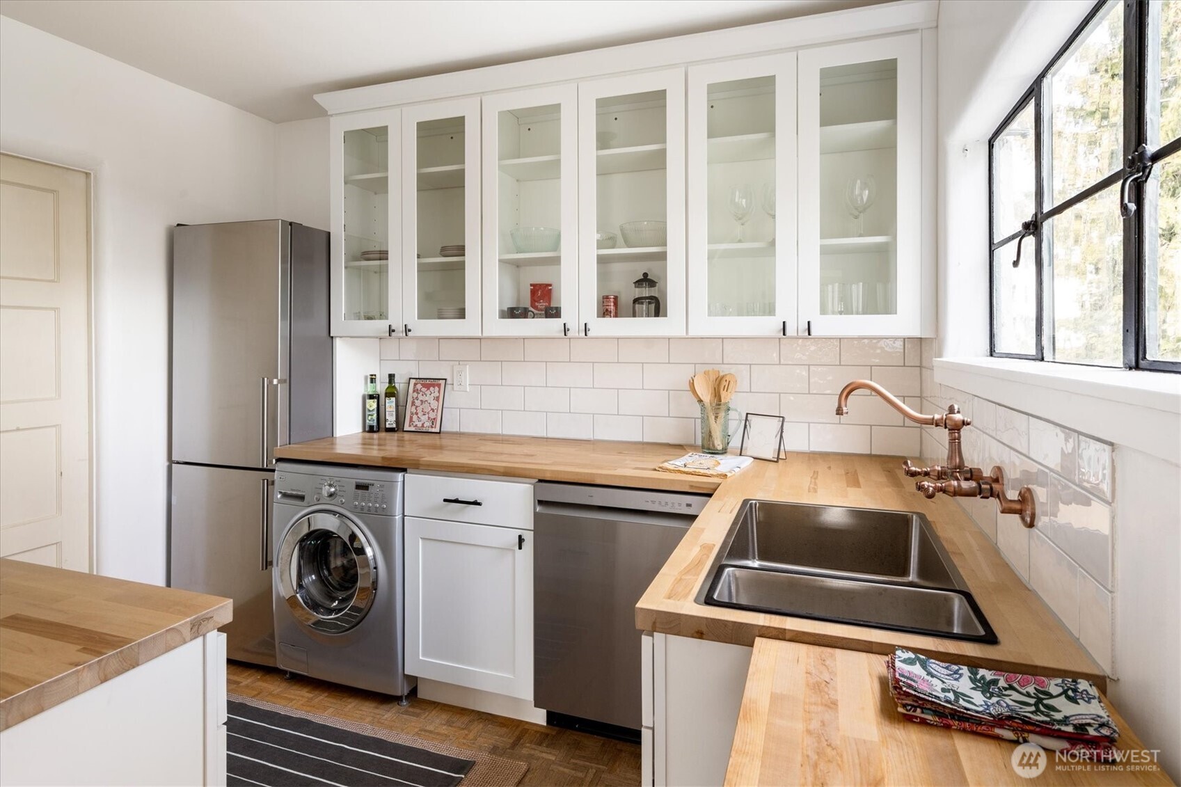 1106 NE 42nd #19, Seattle, WA 98105