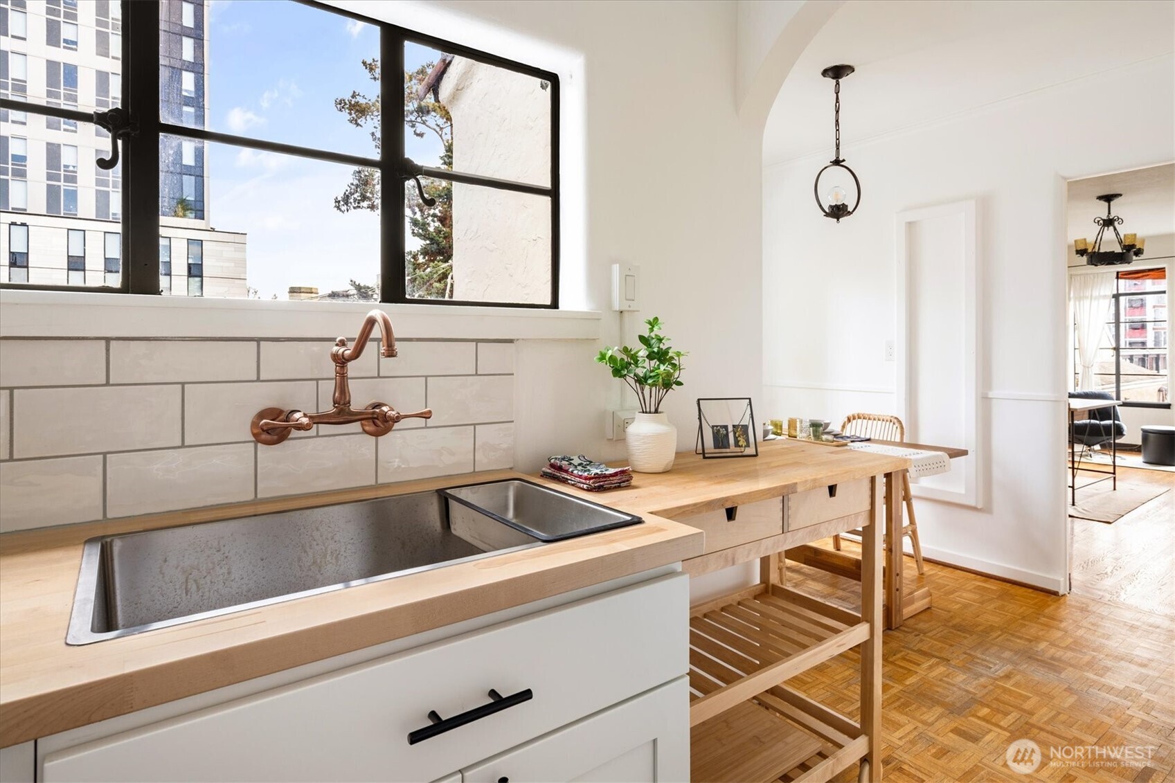 1106 NE 42nd #19, Seattle, WA 98105