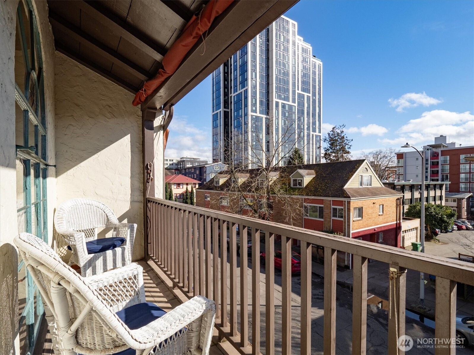 1106 NE 42nd #19, Seattle, WA 98105