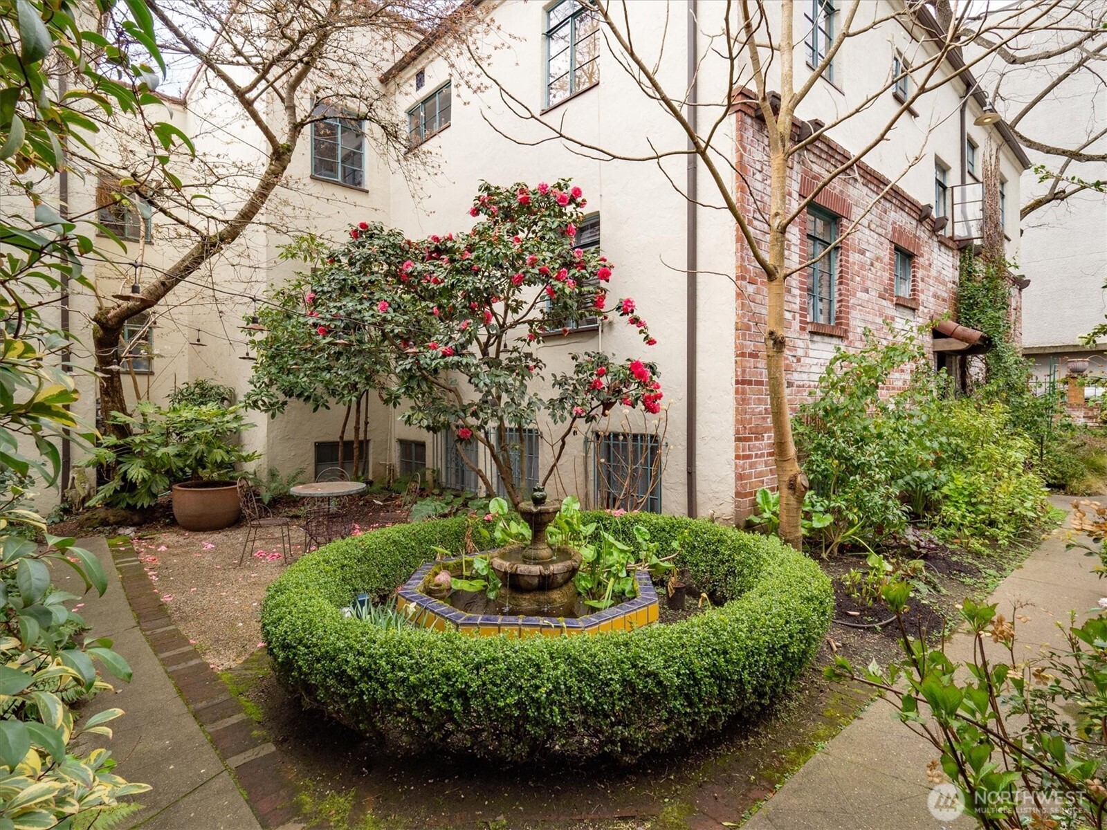 1106 NE 42nd #19, Seattle, WA 98105