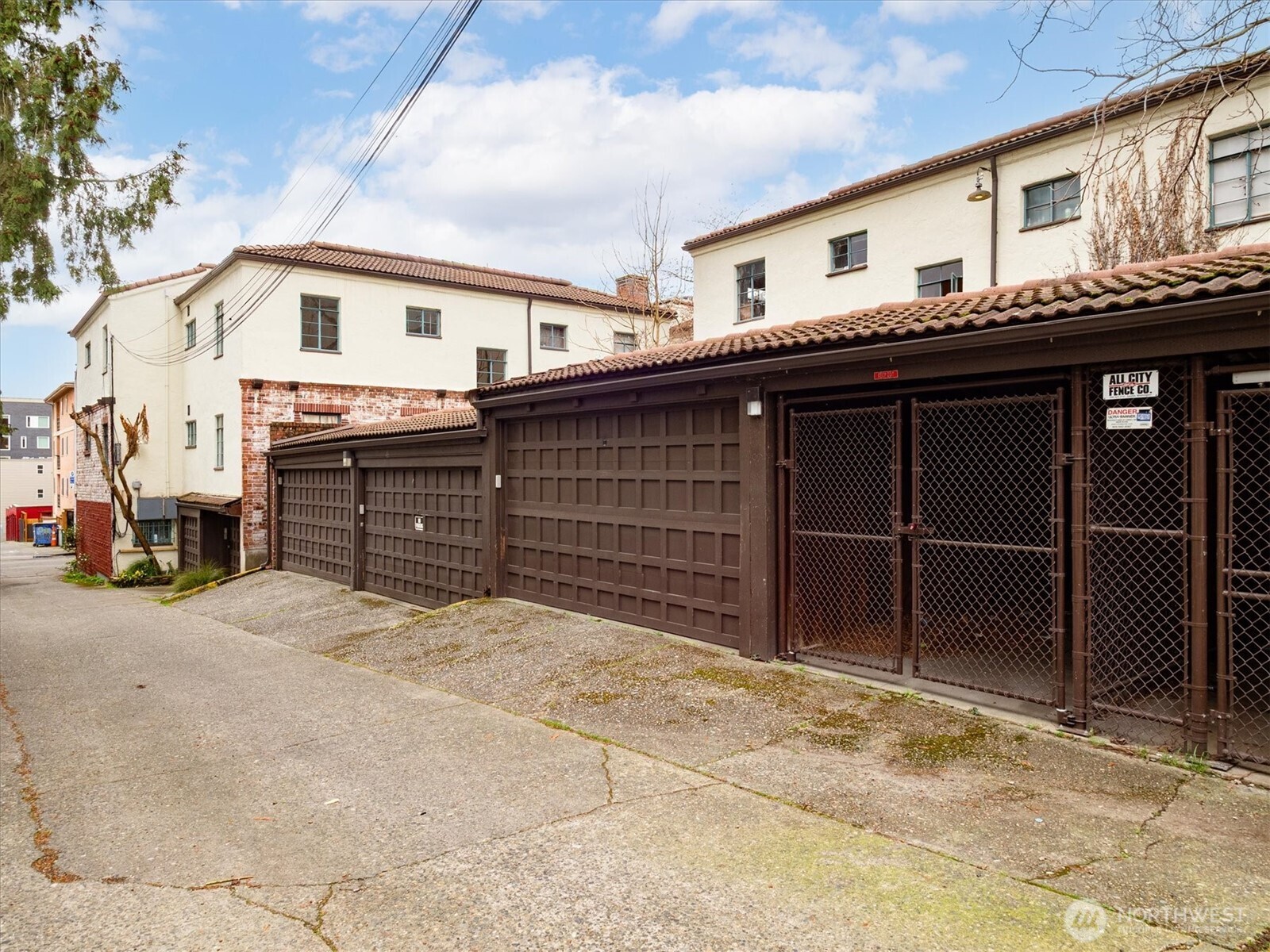 1106 NE 42nd #19, Seattle, WA 98105