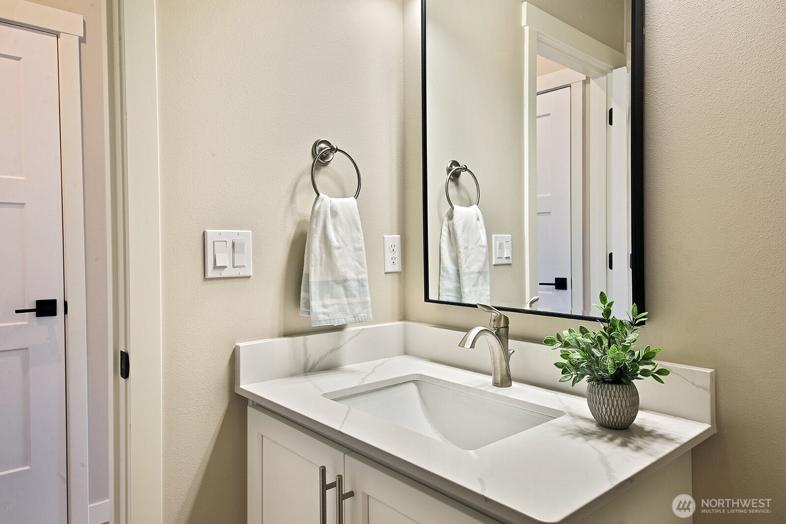 695 3rd Street #B, Langley, WA 98260