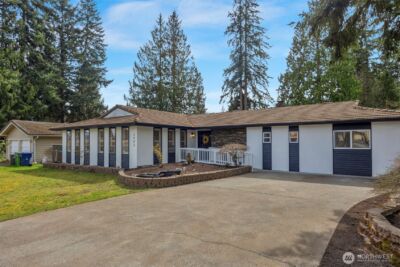 2402 Larlin Drive , Everett, WA 98203 - Photo 2