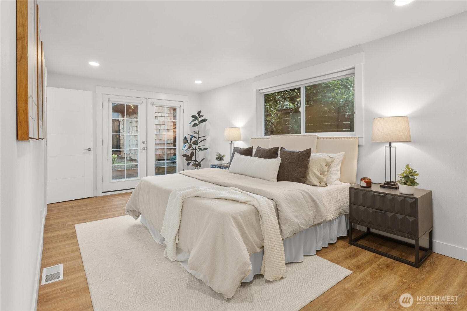 3809 NE 105th Street , Seattle, WA 98125-7923