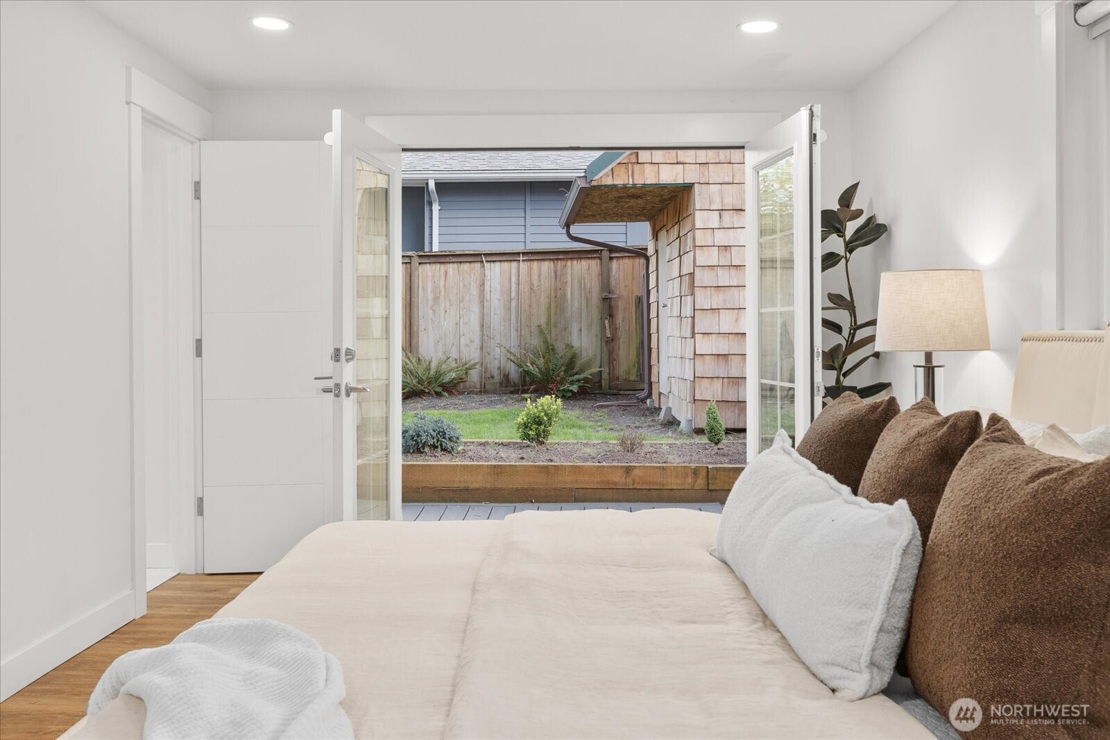 3809 NE 105th Street , Seattle, WA 98125-7923