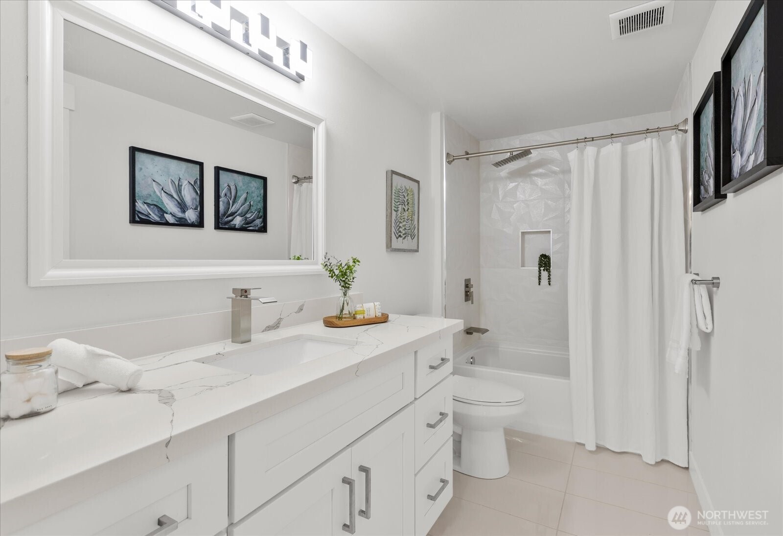 3809 NE 105th Street , Seattle, WA 98125-7923