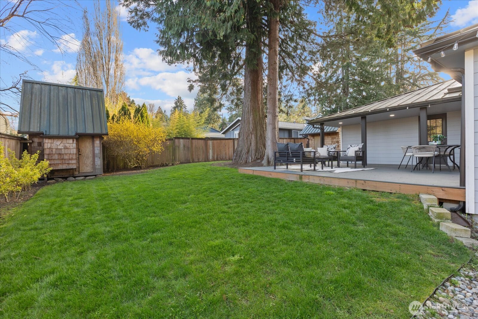 3809 NE 105th Street , Seattle, WA 98125-7923