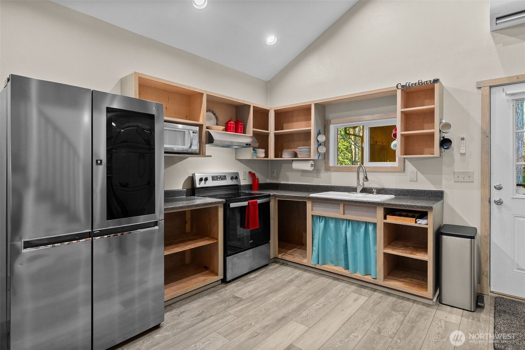 132 N Kokanee Cove Way , Hoodsport, WA 98548