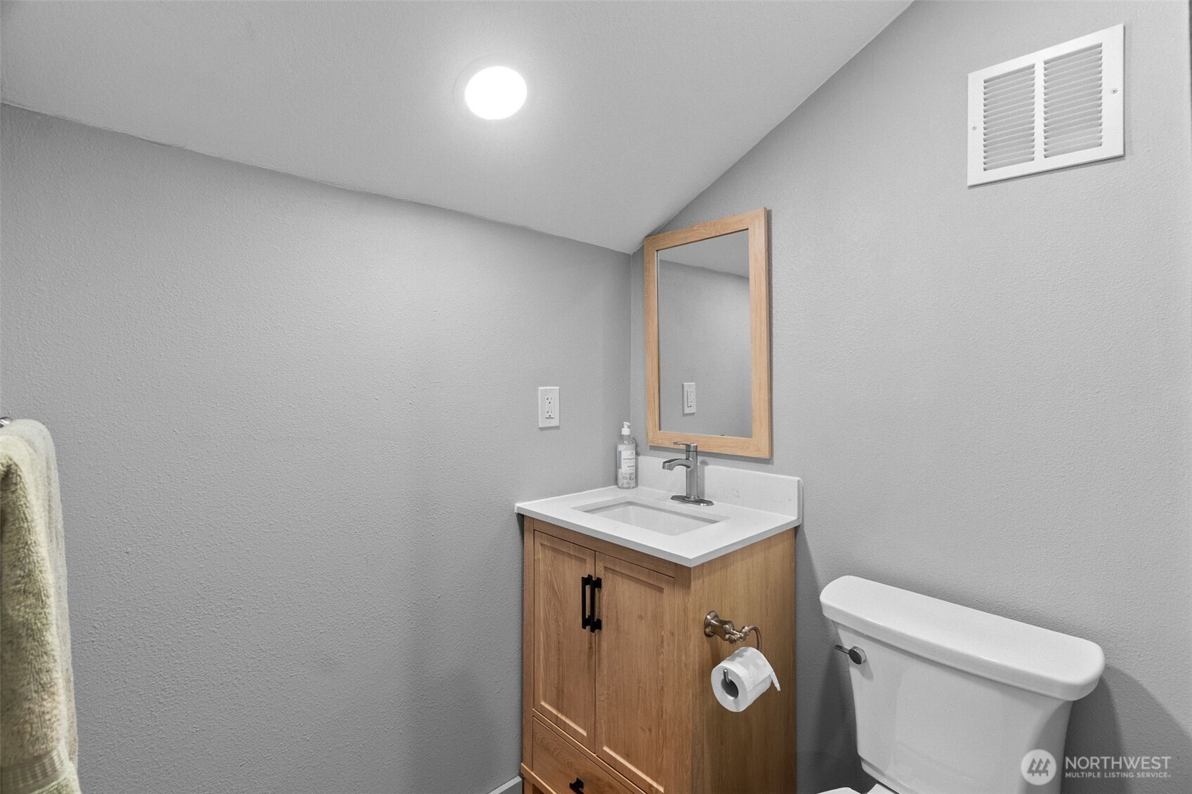 132 N Kokanee Cove Way , Hoodsport, WA 98548