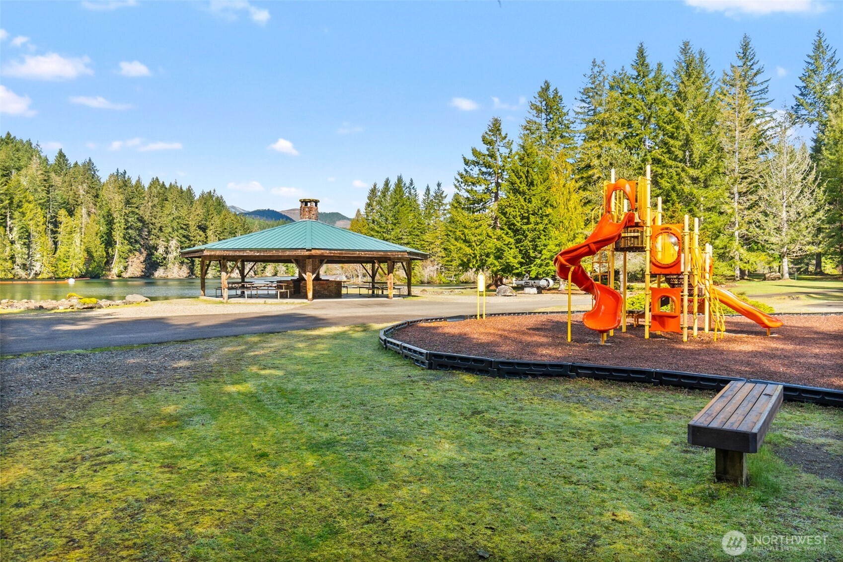 132 N Kokanee Cove Way , Hoodsport, WA 98548