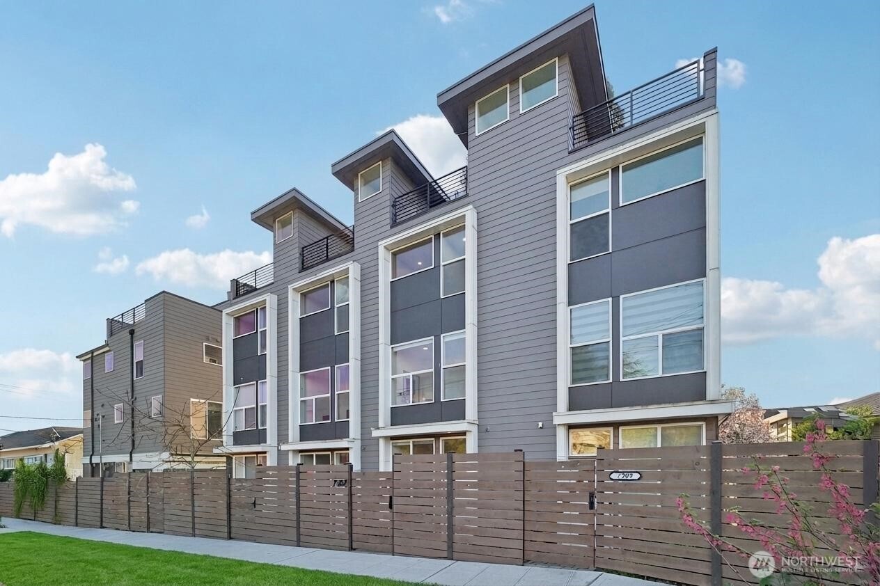 7207 12th Avenue NE, Seattle, WA 98115