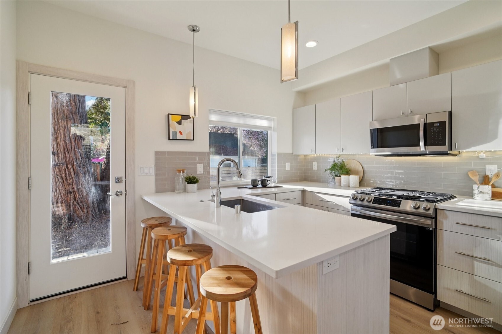 7207 12th Avenue NE, Seattle, WA 98115