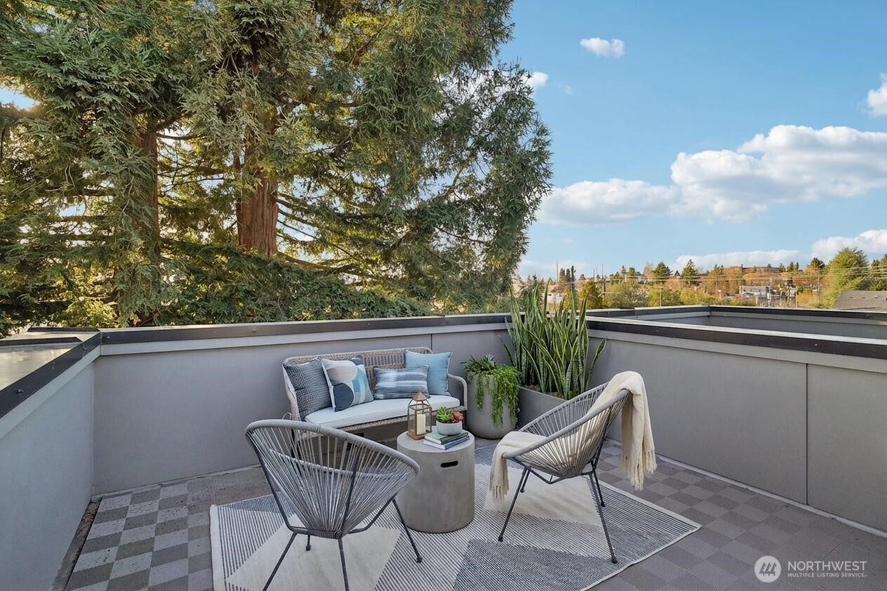 7207 12th Avenue NE, Seattle, WA 98115