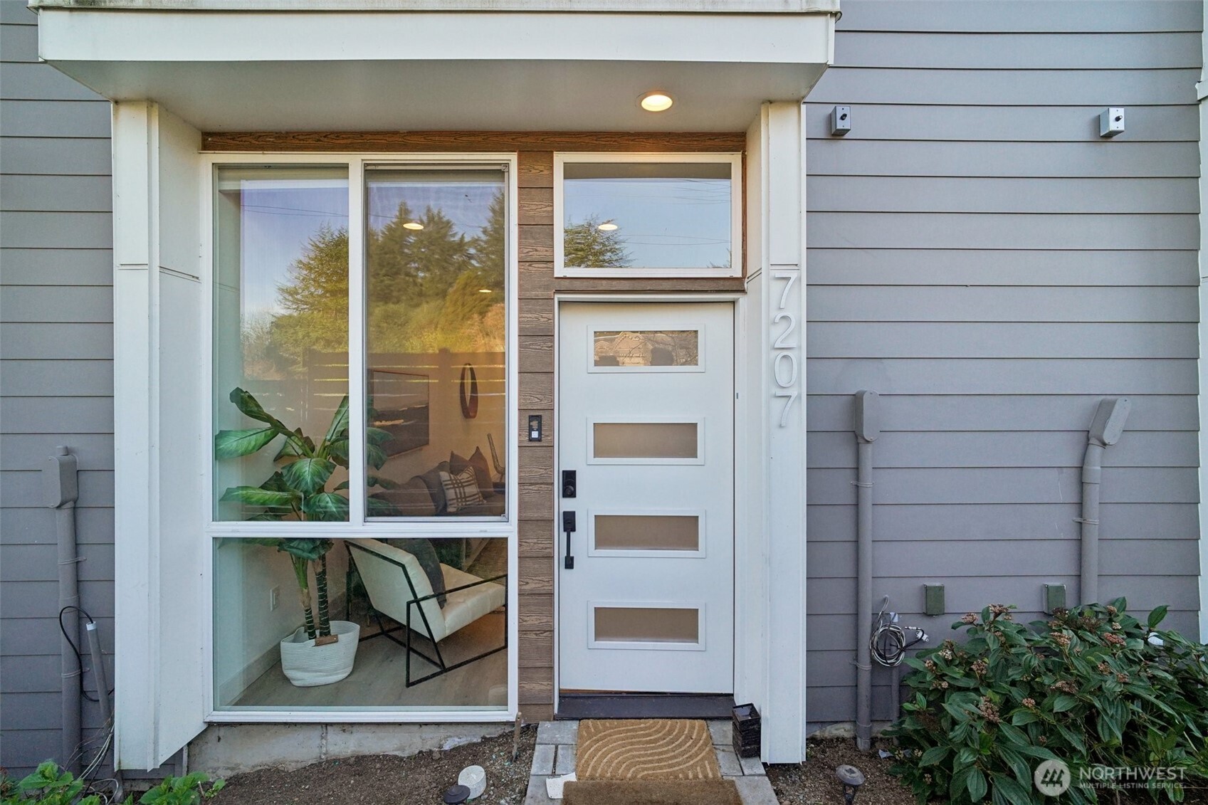 7207 12th Avenue NE, Seattle, WA 98115