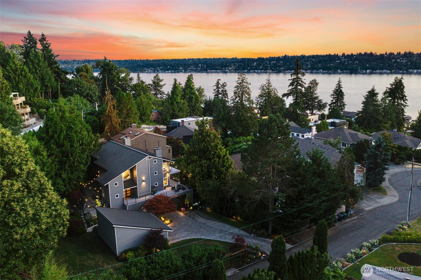 6065 NE 135th Street , Kirkland, WA 98034-1625