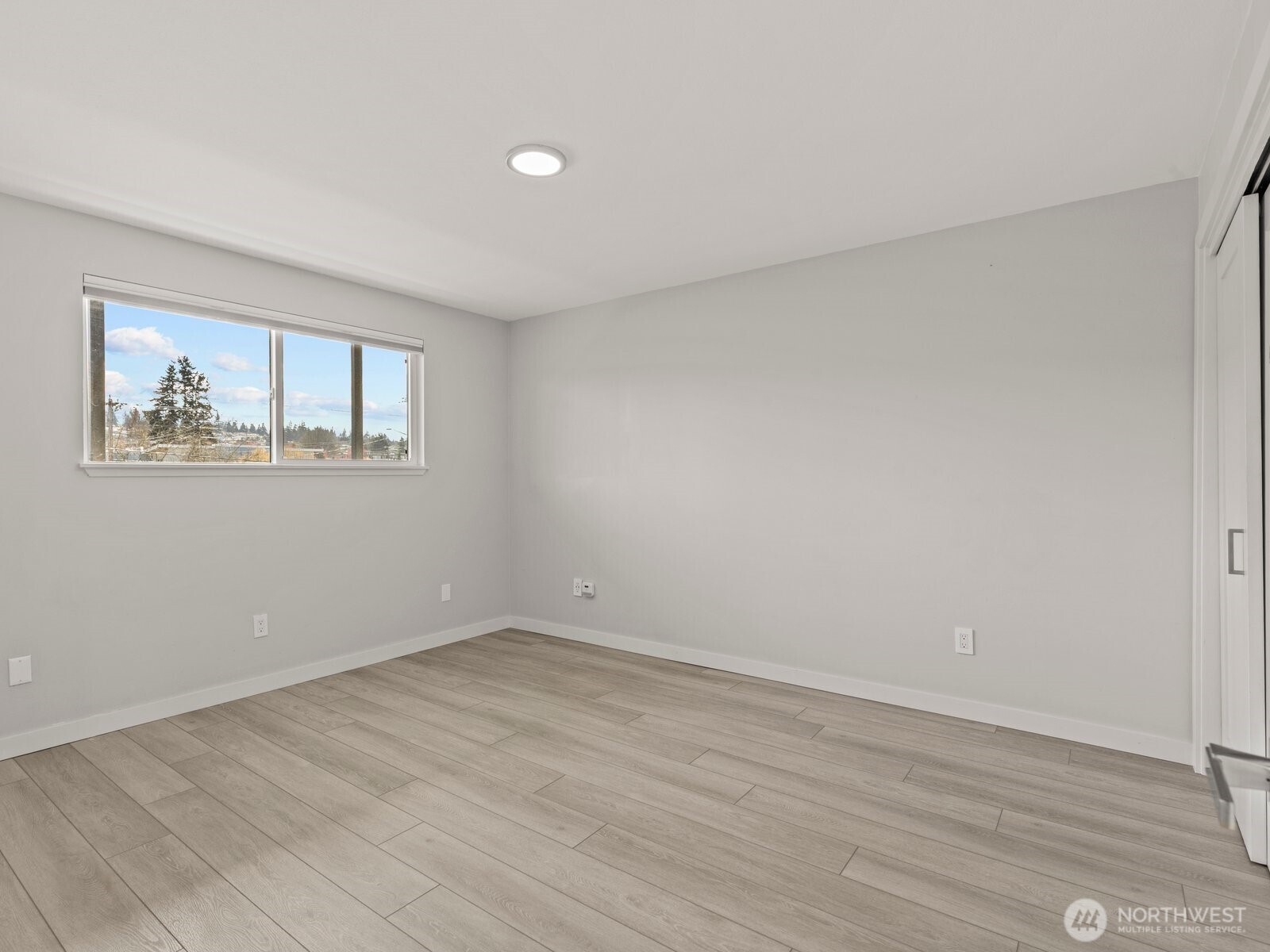 300 2nd Avenue N #2E, Edmonds, WA 98020