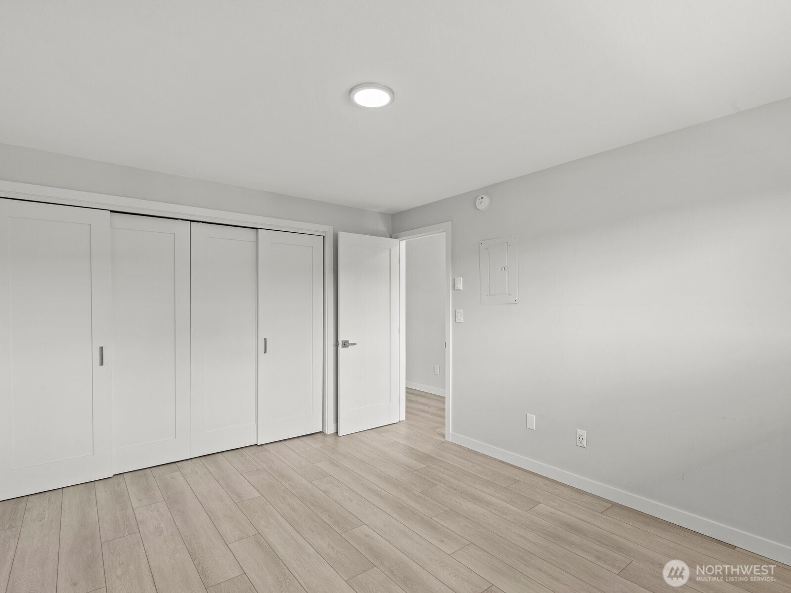 300 2nd Avenue N #2E, Edmonds, WA 98020