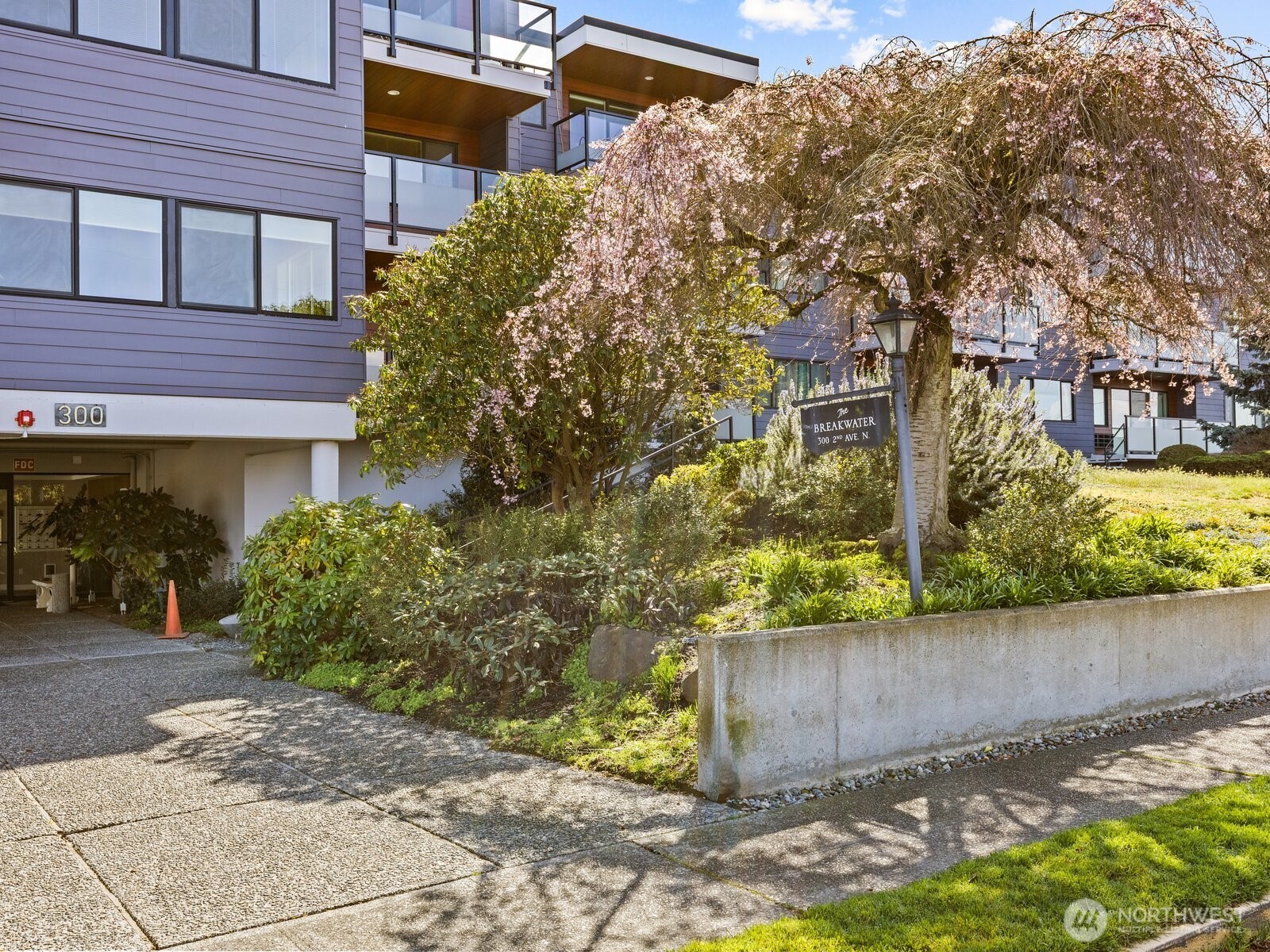 300 2nd Avenue N #2E, Edmonds, WA 98020