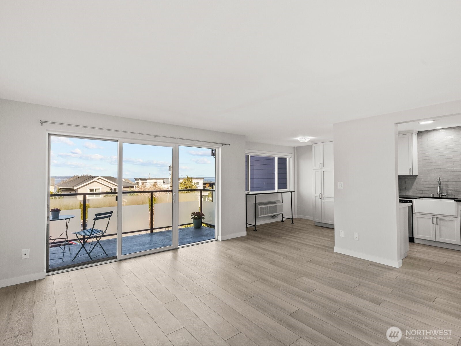 300 2nd Avenue N #2E, Edmonds, WA 98020