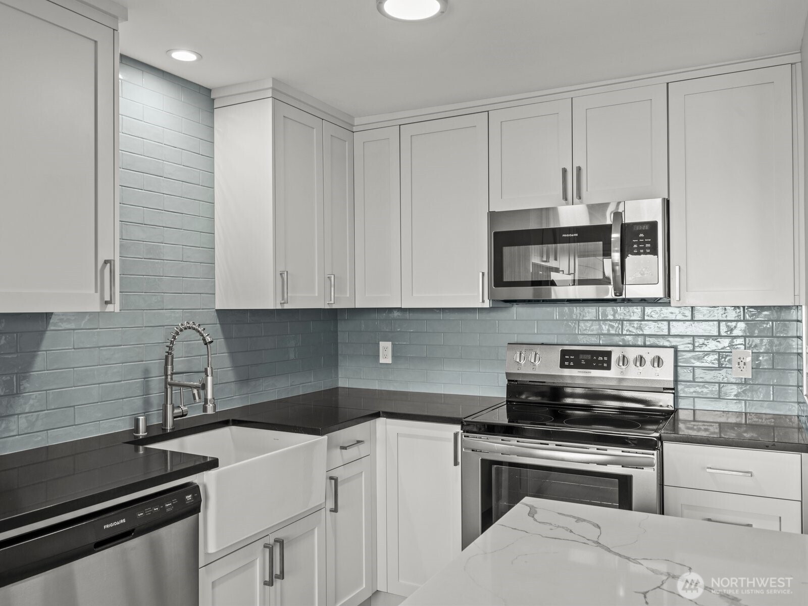 300 2nd Avenue N #2E, Edmonds, WA 98020