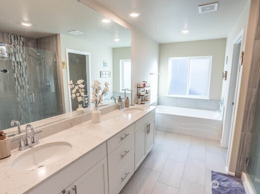 17622 Crossing Drive E, Puyallup, WA 98374