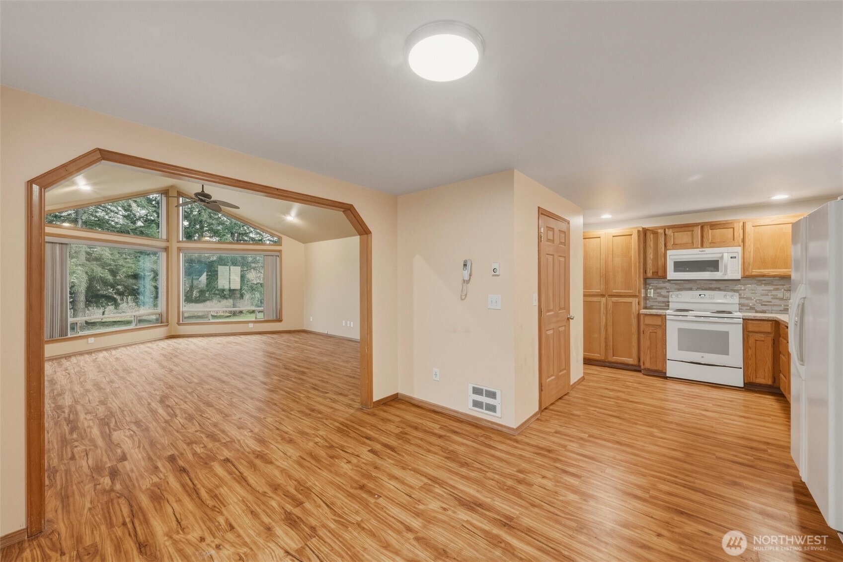 4145 Glendale Road , Clinton, WA 98236