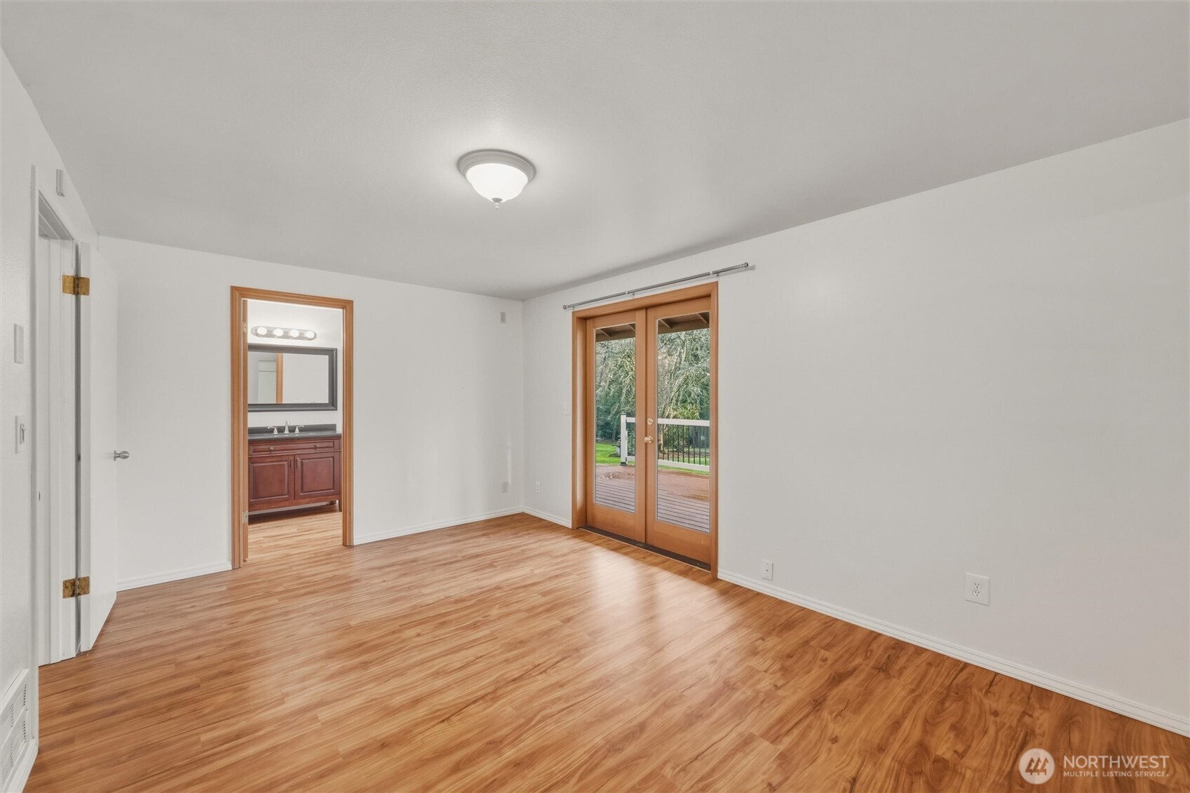 4145 Glendale Road , Clinton, WA 98236