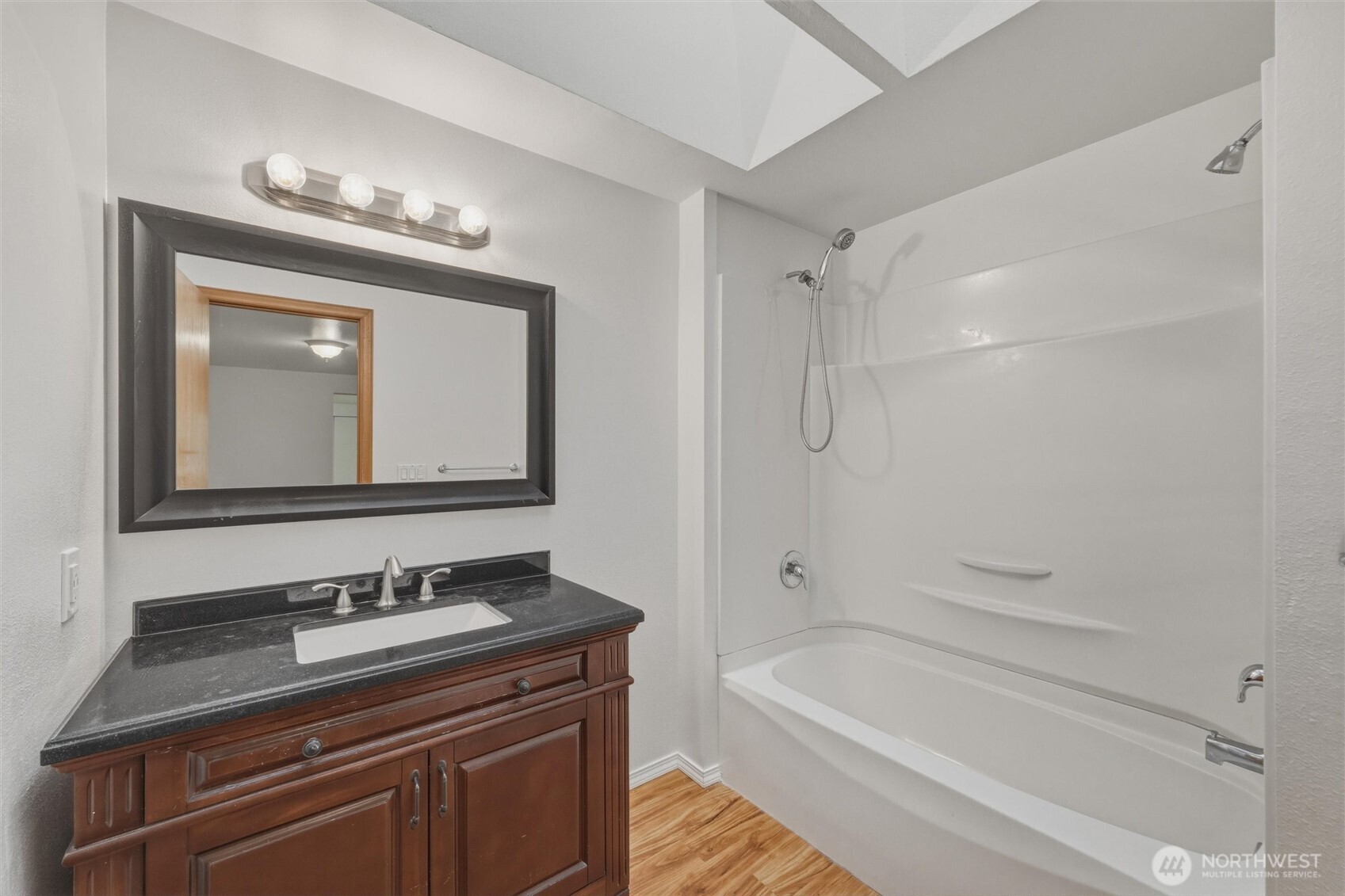 4145 Glendale Road , Clinton, WA 98236