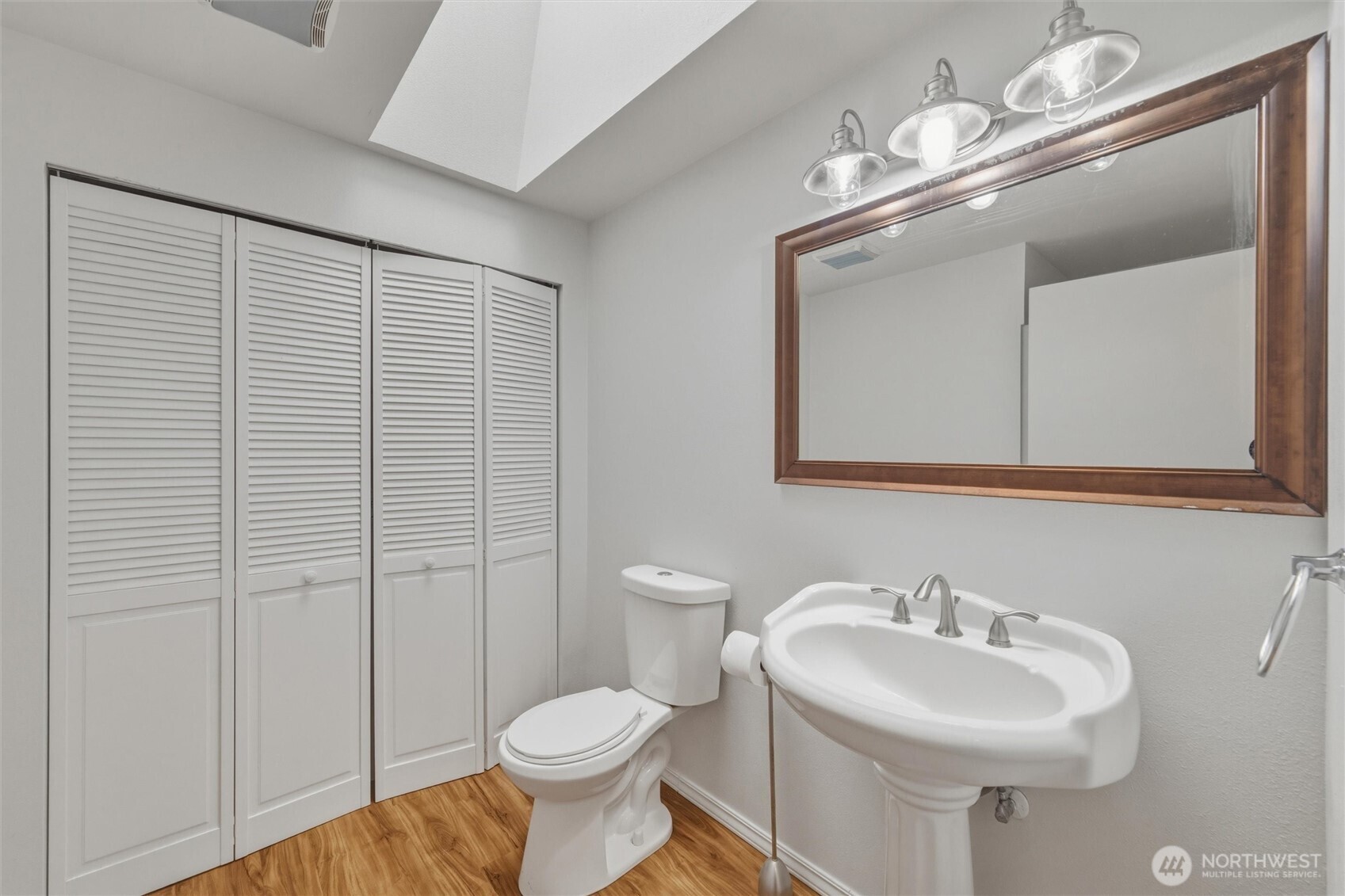 4145 Glendale Road , Clinton, WA 98236