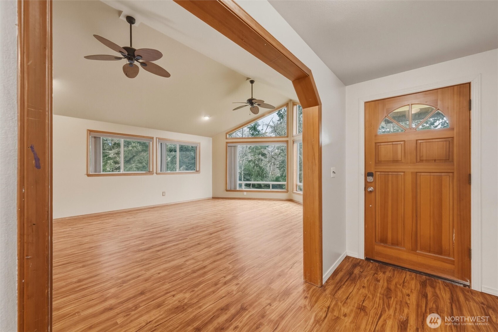 4145 Glendale Road , Clinton, WA 98236