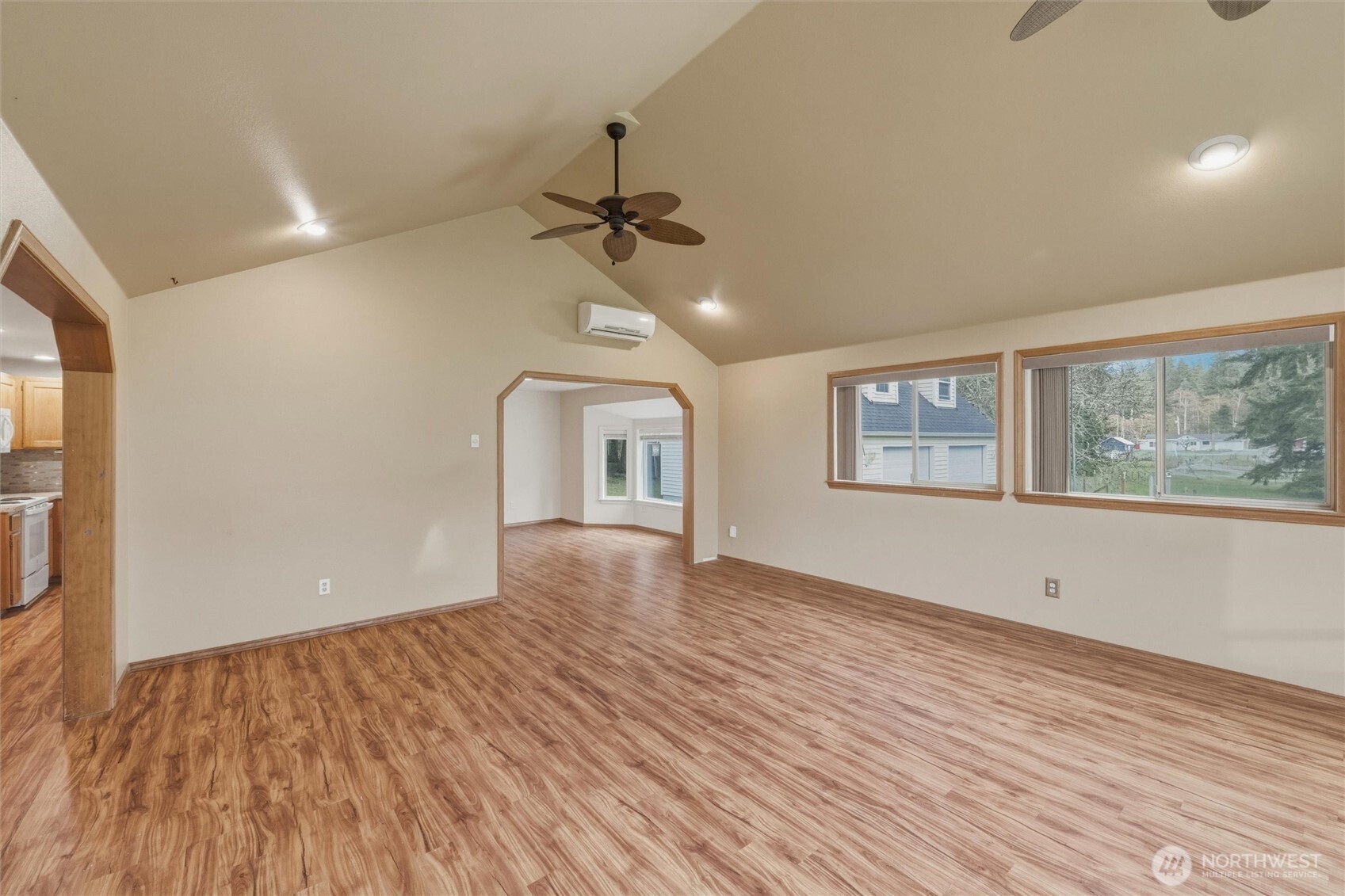 4145 Glendale Road , Clinton, WA 98236