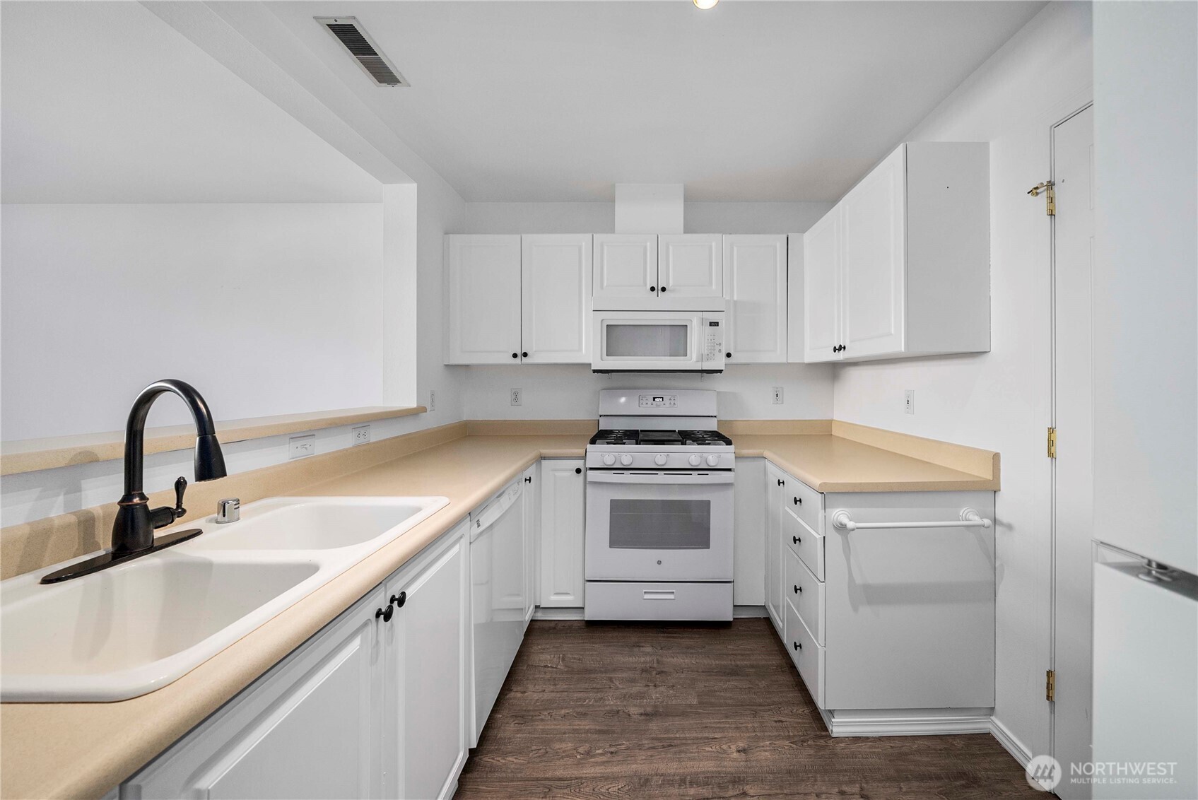 6611 Millstone Lane SE #F101, Lacey, WA 98513