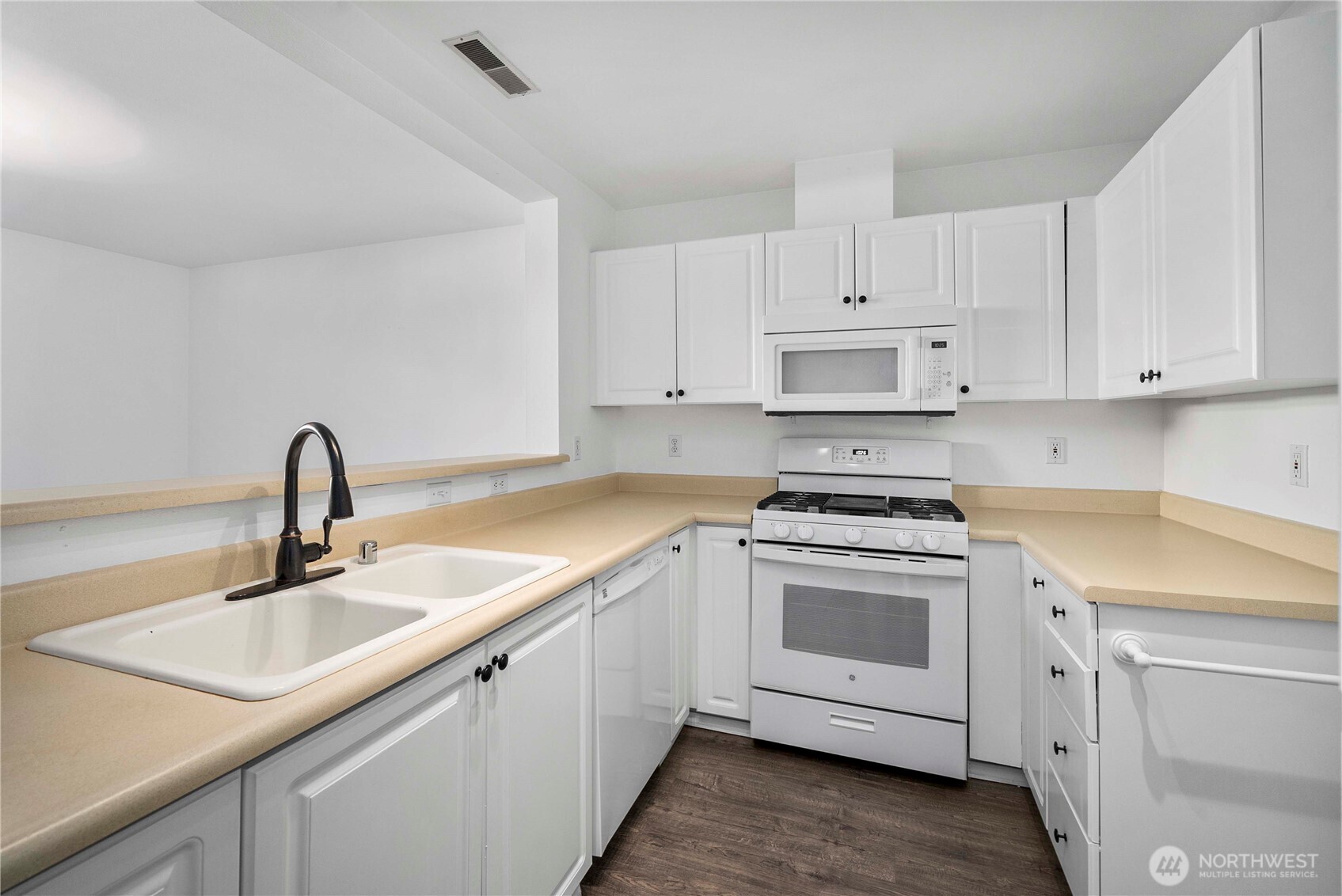 6611 Millstone Lane SE #F101, Lacey, WA 98513