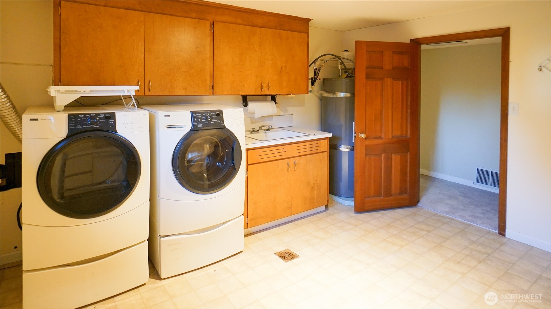 16902 28th Avenue SW, Burien, WA 98166