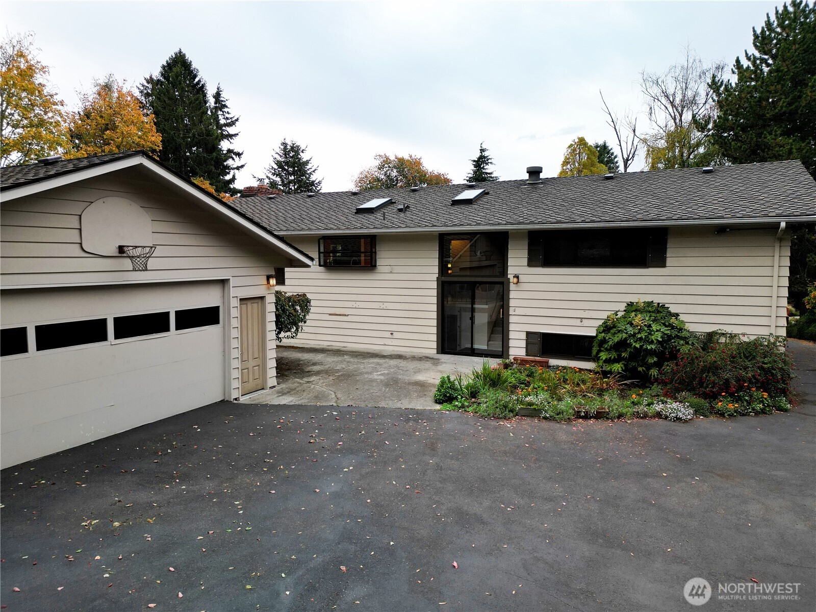 16902 28th Avenue SW, Burien, WA 98166