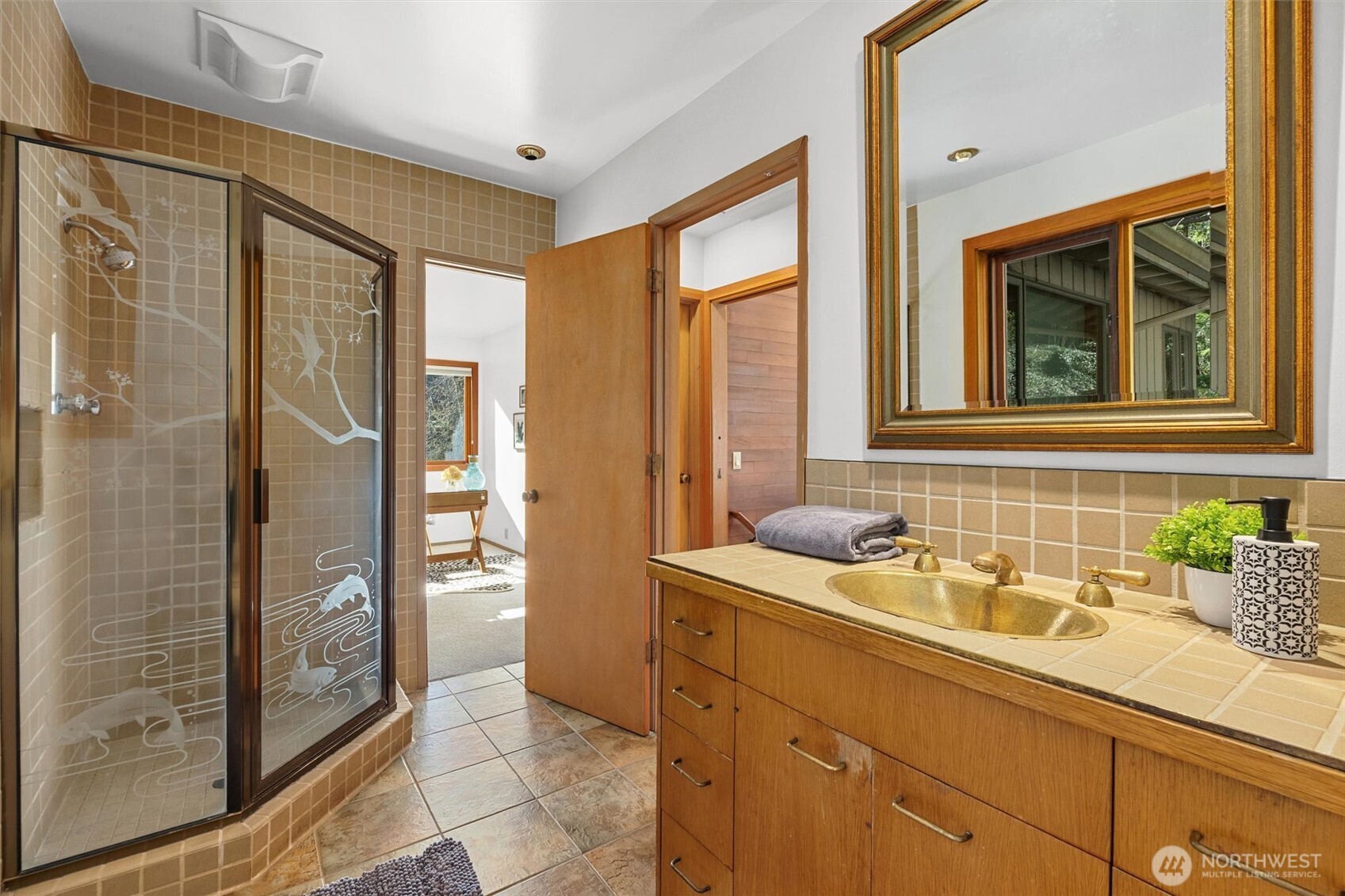 17055 37th Avenue NE, Lake Forest Park, WA 98155