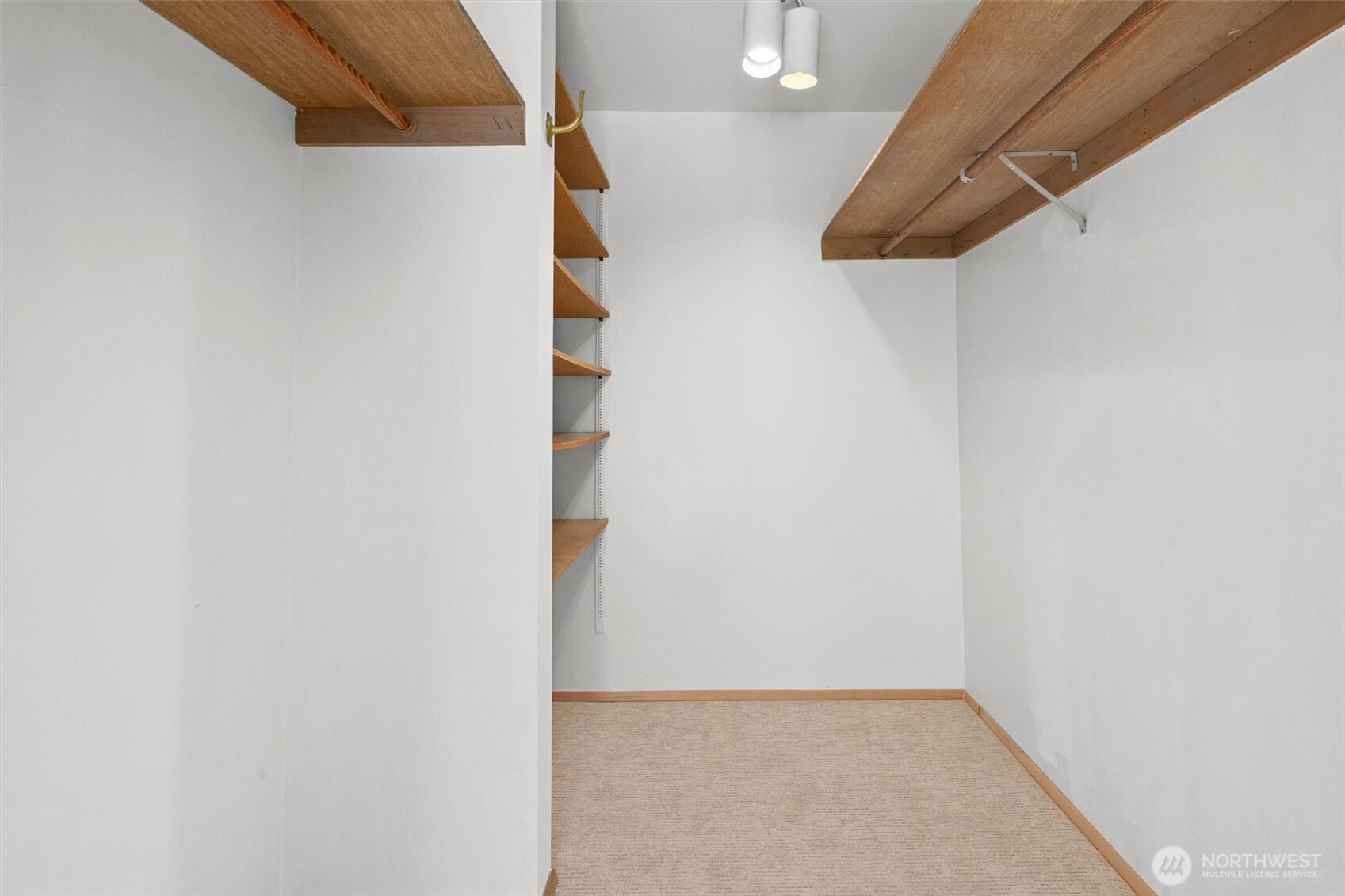 17055 37th Avenue NE, Lake Forest Park, WA 98155