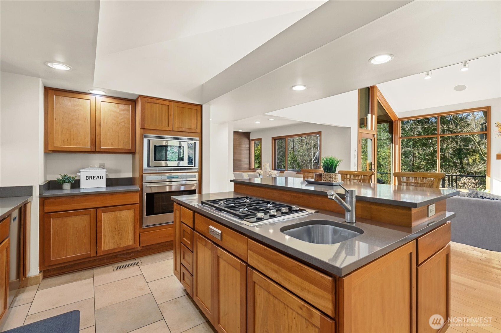 17055 37th Avenue NE, Lake Forest Park, WA 98155