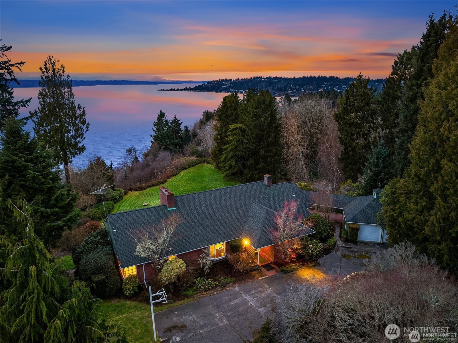 727 SW 199th Place , Normandy Park, WA 98166-4150