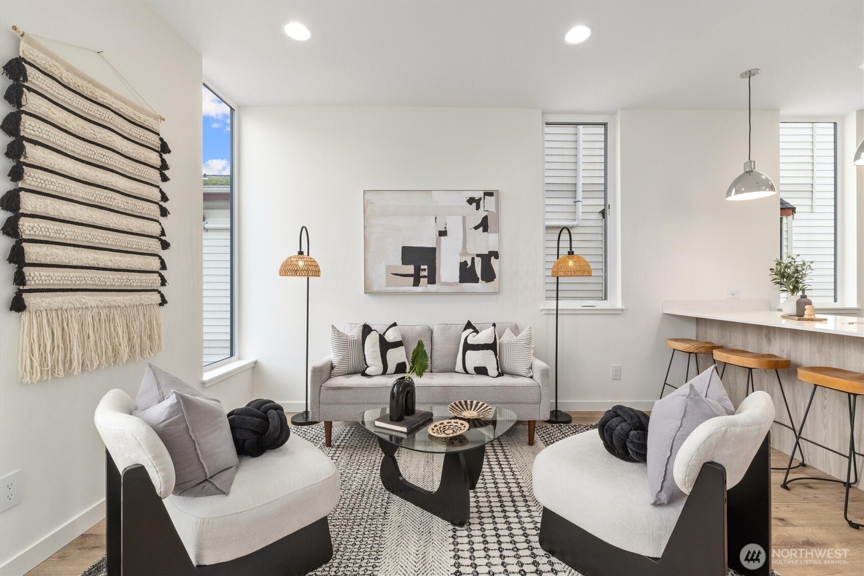 945 NW 61st Street , Seattle, WA 98107