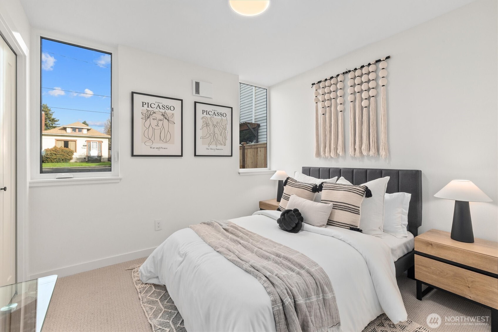 945 NW 61st Street , Seattle, WA 98107